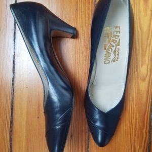 Salvatore Ferragamo Vintage Navy Blue Pumps